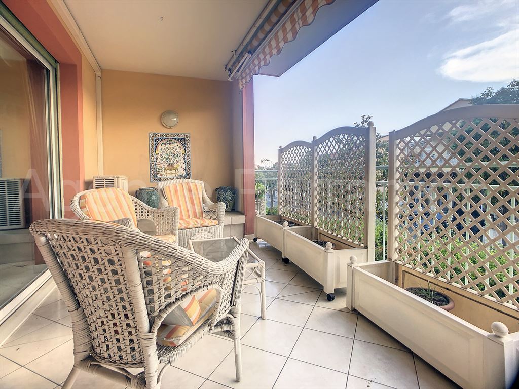 Vente appartement T4   ascenceur SANARY-SUR-MER  cave et garage